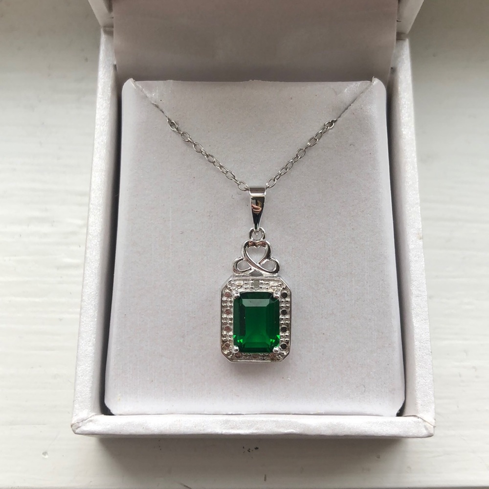 Sterling silver emerald pendant necklace